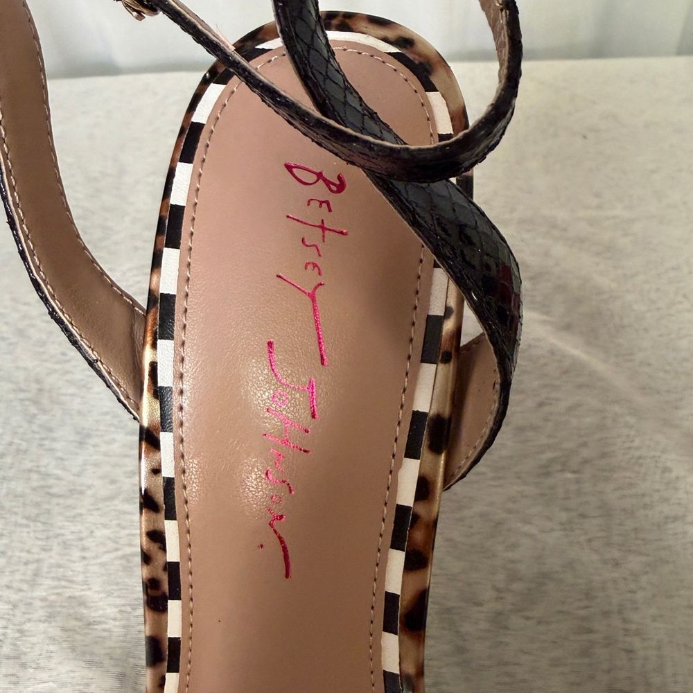 NIB Betsy Johnson Leopard Print Platform Heels with Rainbow Block - Size 9 - Picture 4 of 13